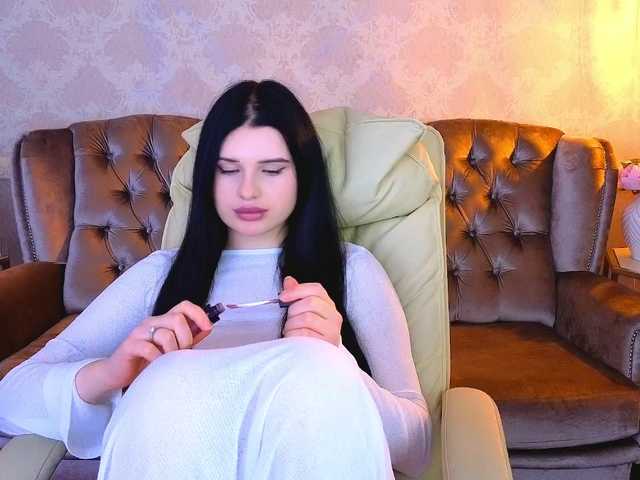 NeylaCharm live cam profile