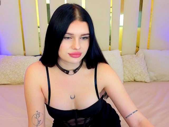 NeylaCharm's BongaCams show and profile
