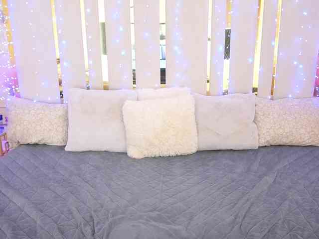 NeylaCharm webcam