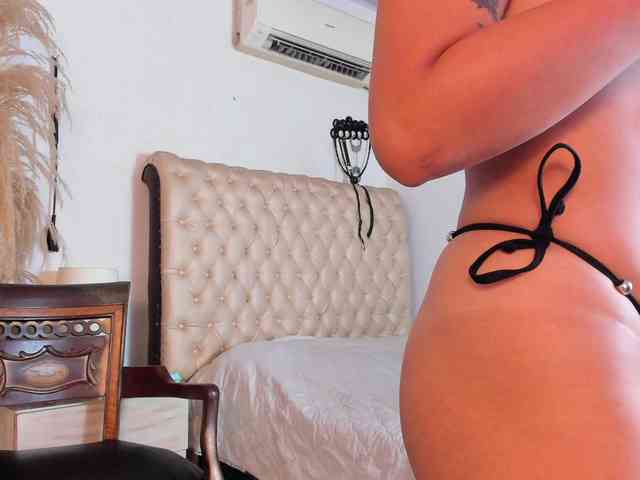 BelindaAndAmbar webcam