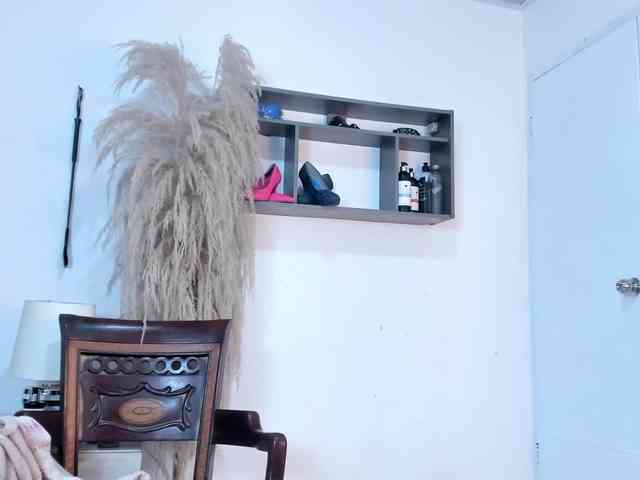BelindaAndAmbar webcam
