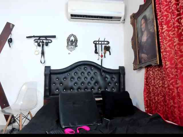 BelindaAndAmbar webcam