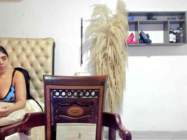 BelindaAndAmbar webcam