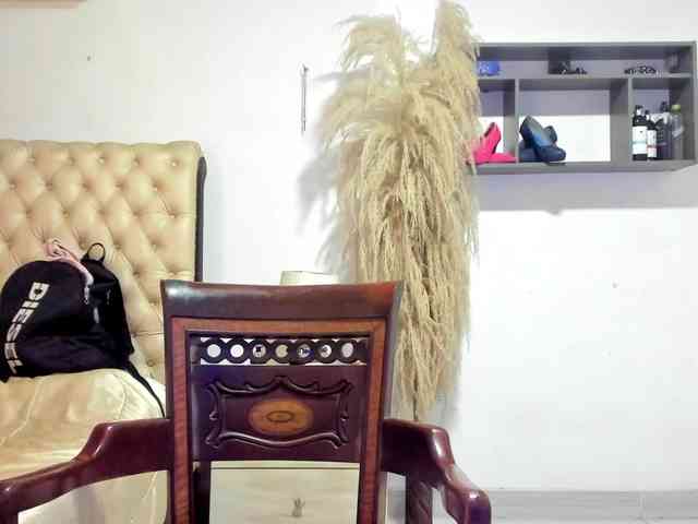 BelindaAndAmbar webcam
