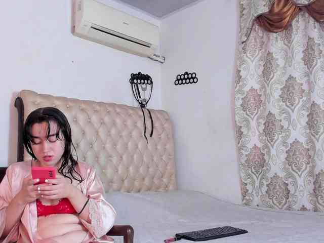 BelindaAndAmbar webcam