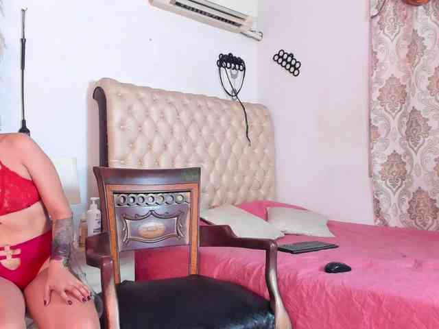 BelindaAndAmbar webcam
