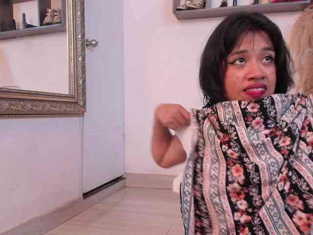 BelindaAndAmbar webcam