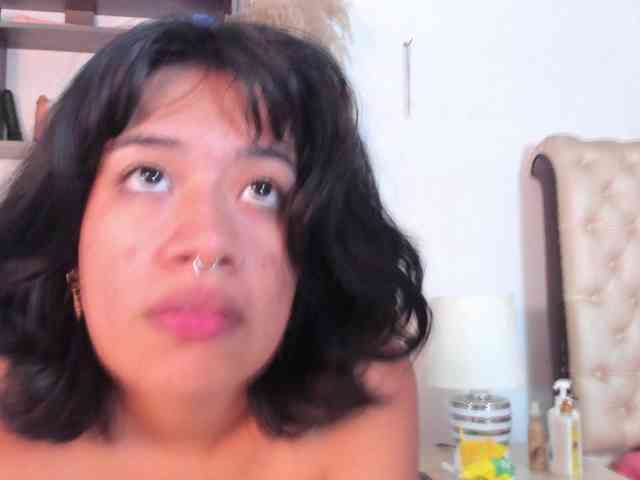 BelindaAndAmbar webcam