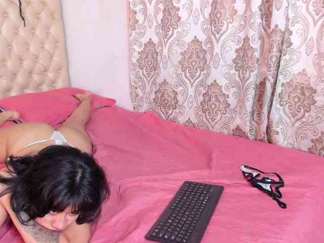 BelindaAndAmbar webcam