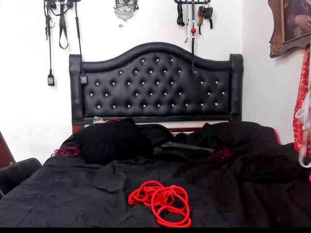 BelindaAndAmbar webcam