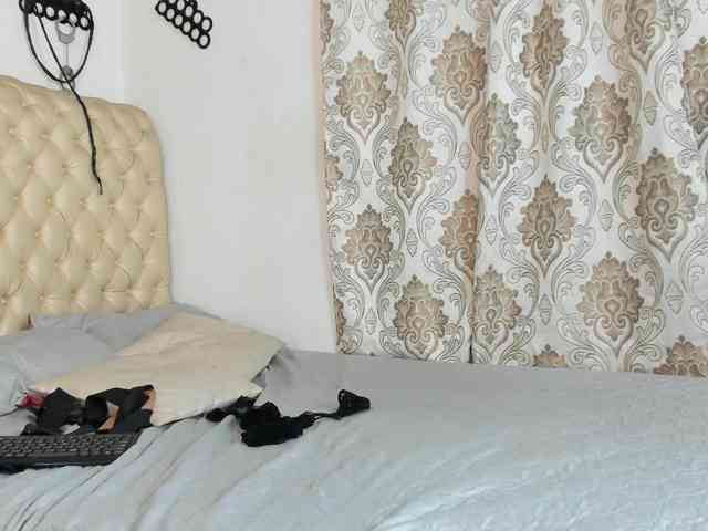 BelindaAndAmbar webcam
