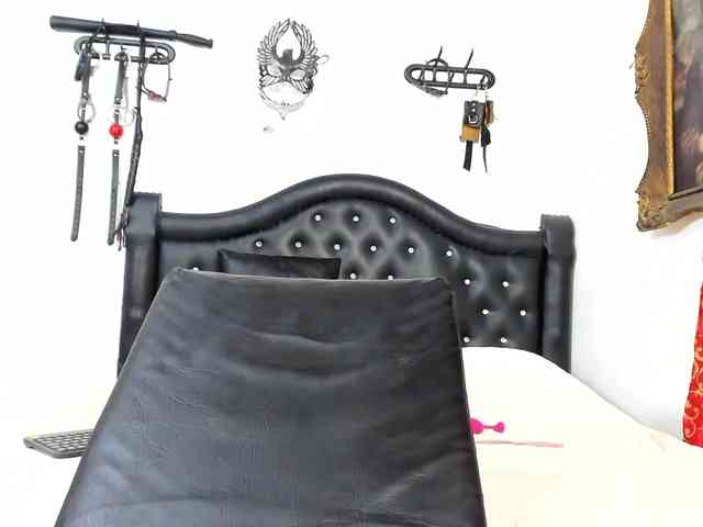 BelindaAndAmbar webcam