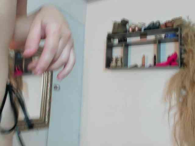 BelindaAndAmbar webcam