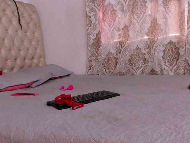 BelindaAndAmbar webcam