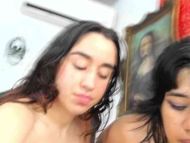 BelindaAndAmbar webcam