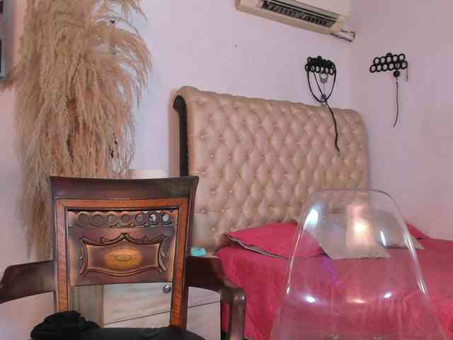 BelindaAndAmbar webcam