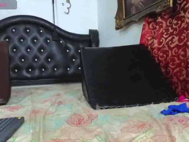 BelindaAndAmbar webcam