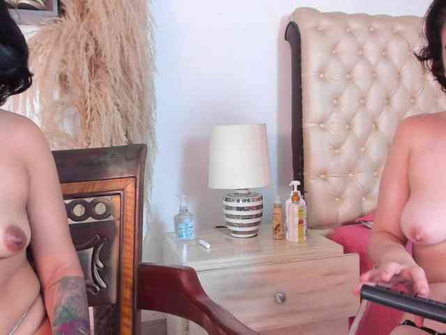 BelindaAndAmbar webcam