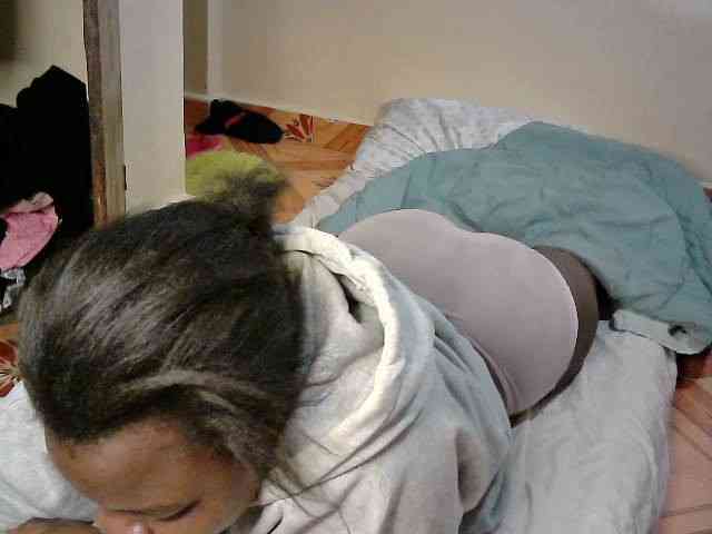 LOVELY-JAZMINE webcam