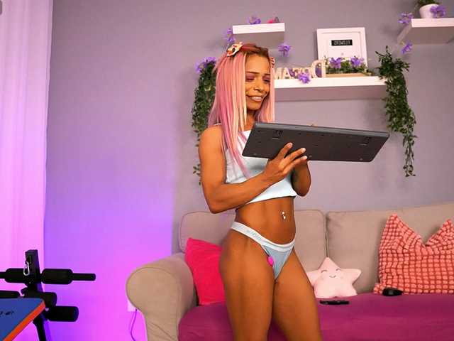 Sex chat gratuit in direct cu SarahRaynex pe BongaCams