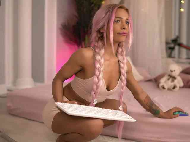 SarahRaynex webcam