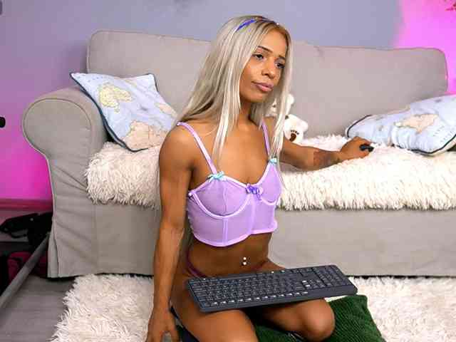 SarahRaynex webcam