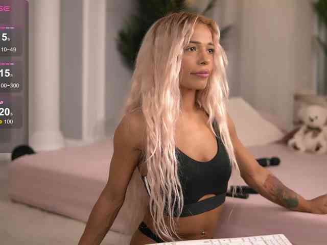 SarahRaynex webcam