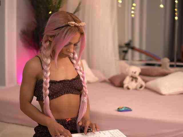 SarahRaynex webcam