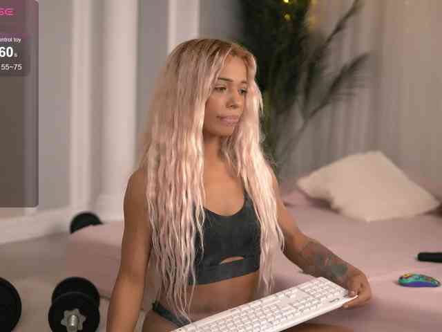SarahRaynex webcam