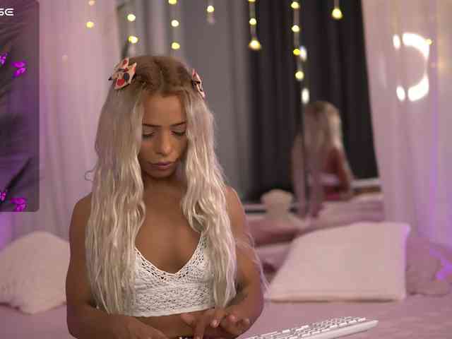 SarahRaynex webcam