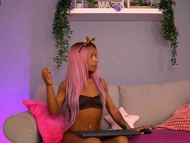 SarahRaynex webcam