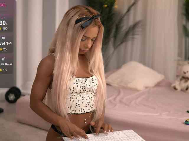 SarahRaynex webcam