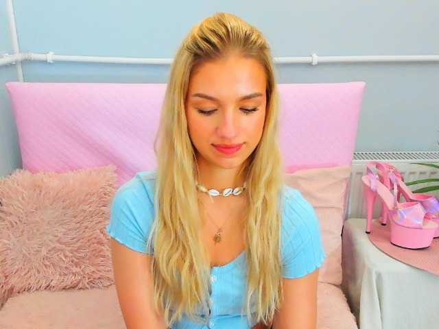 EvetteBody webcam bongacams model stream image