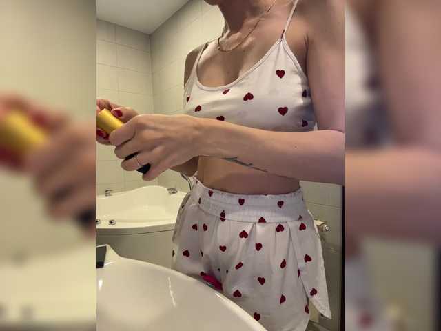 Buffi's BongaCams show and profile