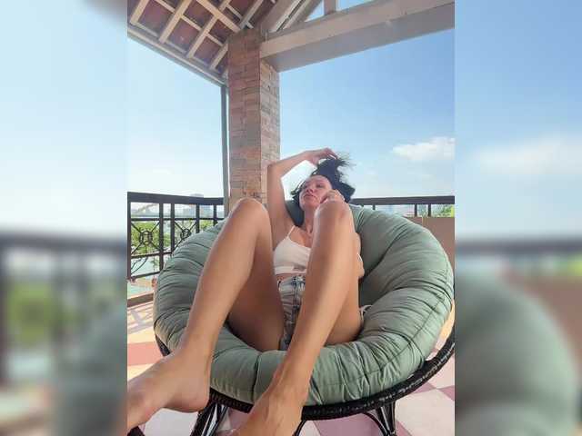 Buffi's BongaCams show and profile