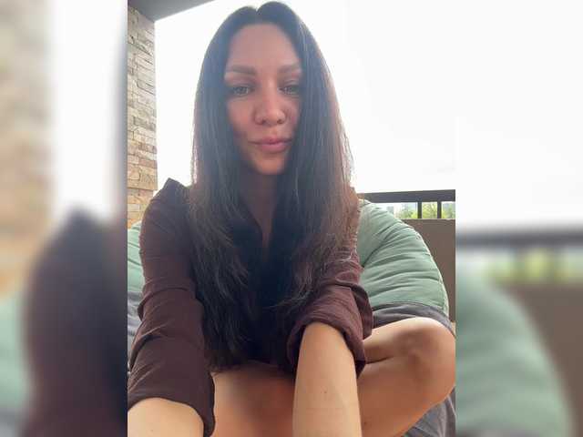 Buffi's BongaCams show and profile