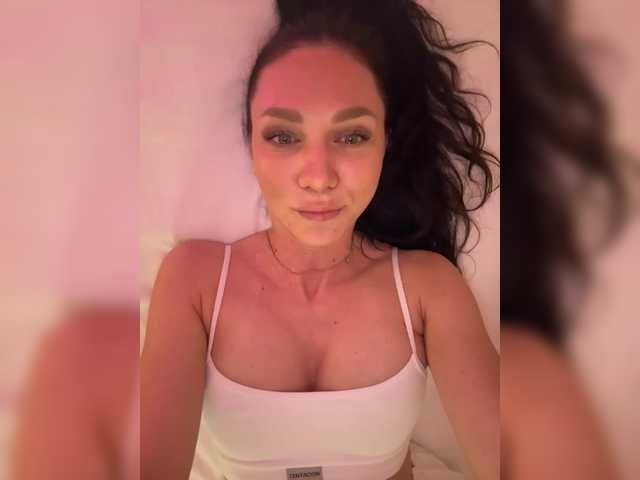 Buffi's BongaCams show and profile