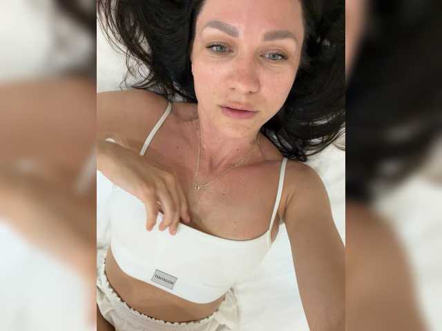 Buffi's BongaCams show and profile