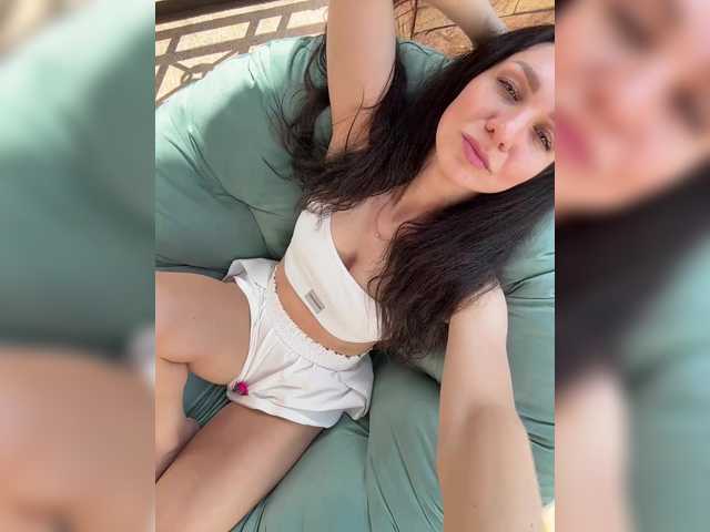 Buffi's BongaCams show and profile