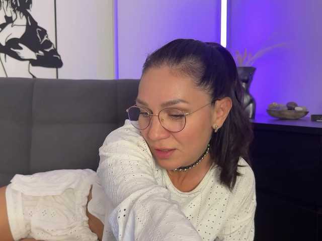 Buffi's BongaCams show and profile