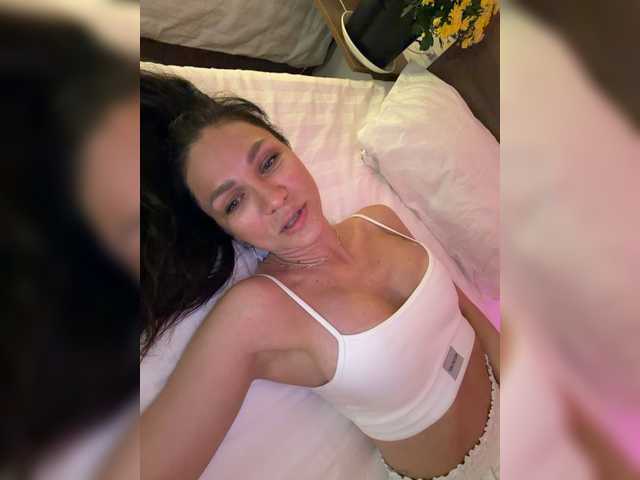 Buffi's BongaCams show and profile