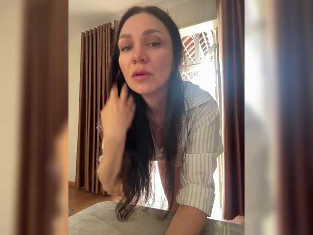 Buffi's BongaCams show and profile