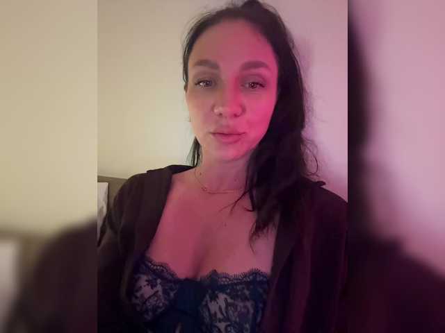 Buffi's BongaCams show and profile