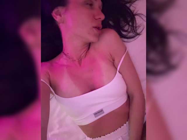 Buffi's BongaCams show and profile