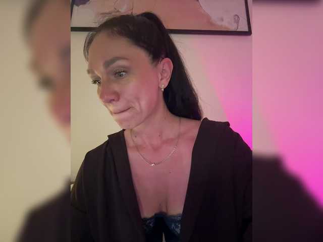 Buffi's BongaCams show and profile