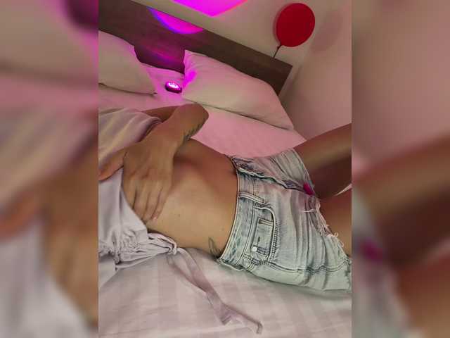 Buffi's BongaCams show and profile