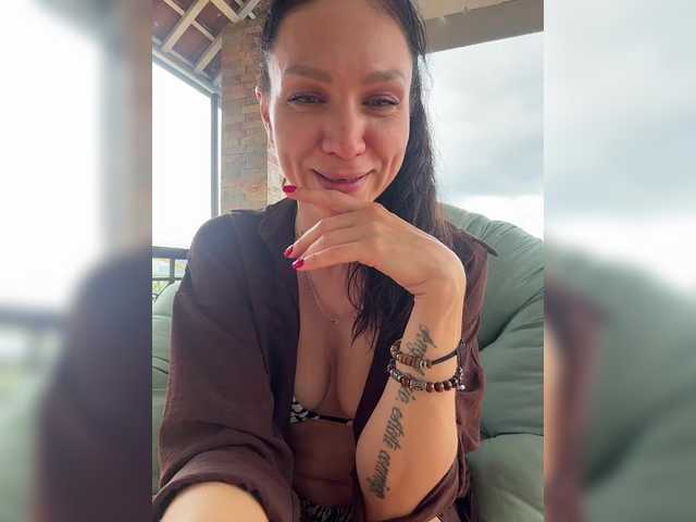 Buffi's BongaCams show and profile