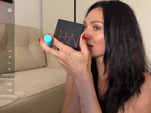 Buffi's BongaCams show and profile