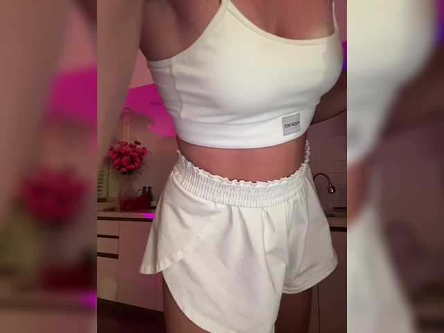 Buffi's BongaCams show and profile