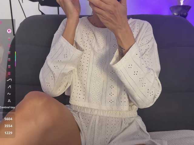 Buffi's BongaCams show and profile